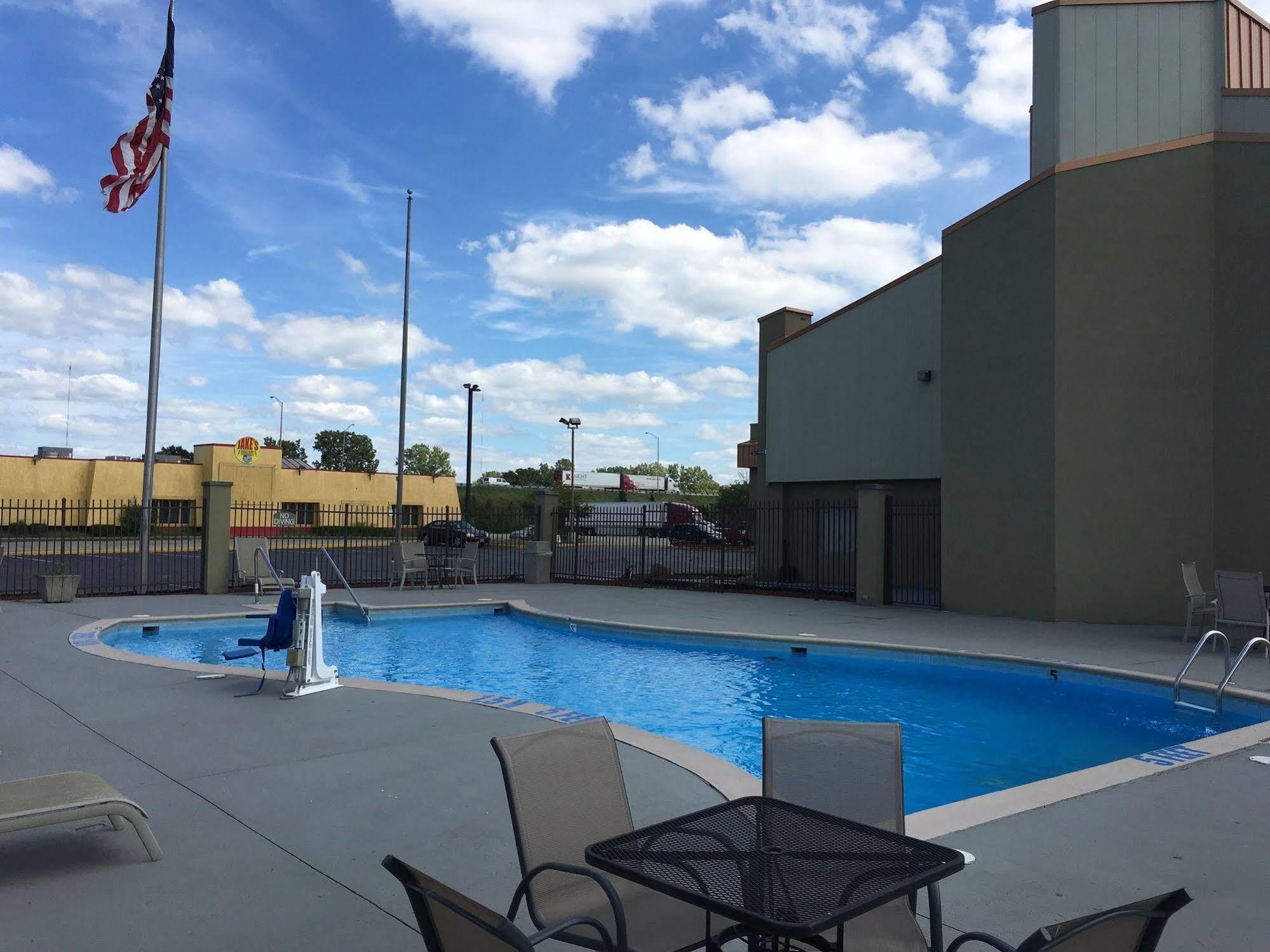 Country Inn & Suites By Radisson, Indianapolis East, In 외부 사진